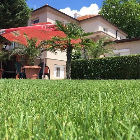 סבילנגראד Villa Ros Guest House מראה חיצוני תמונה