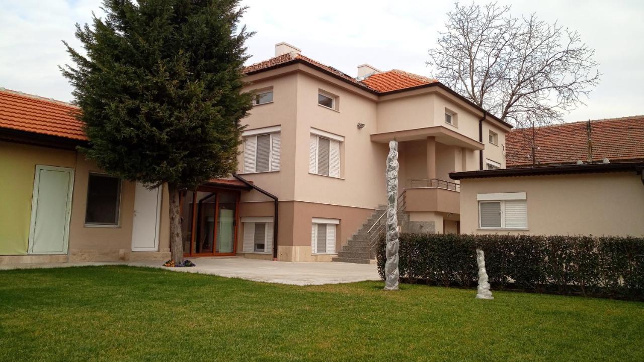 סבילנגראד Villa Ros Guest House מראה חיצוני תמונה