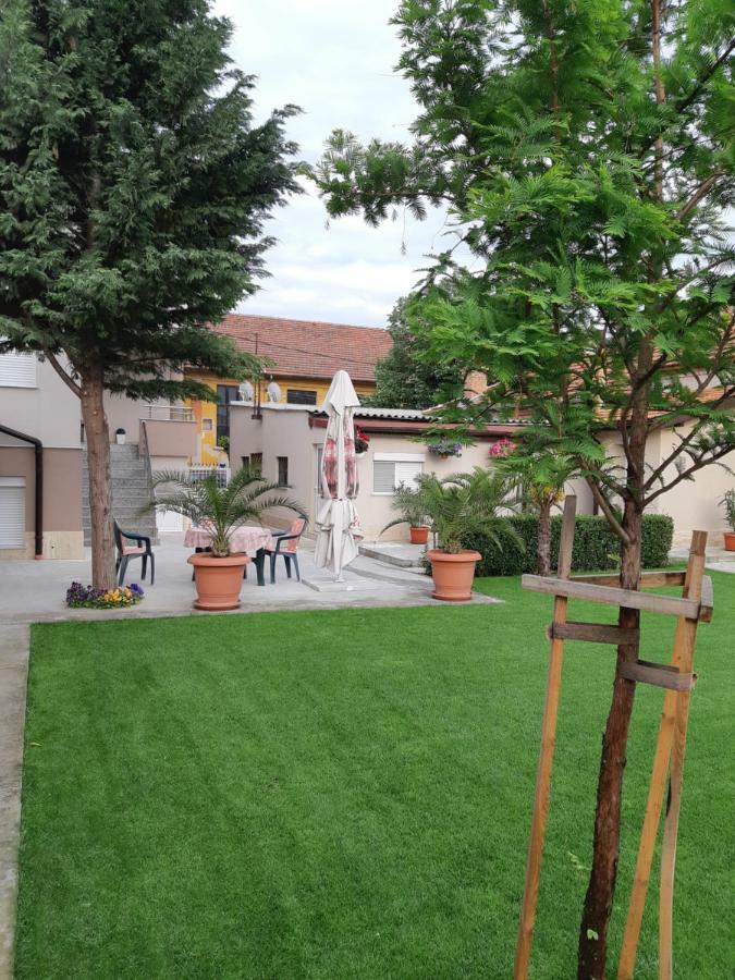 סבילנגראד Villa Ros Guest House מראה חיצוני תמונה